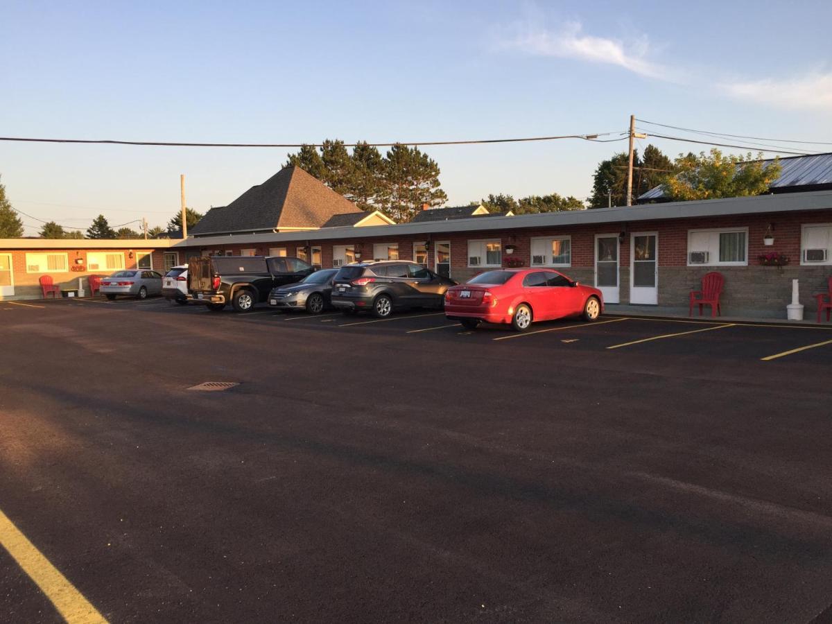 Trunk Road Motel Sault Ste. Marie Bagian luar foto